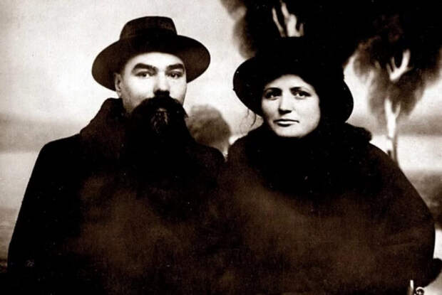 Валерий Брюсов с супругой Иоанной Рунт. Фото: https://24smi.org Валерий Брюсов с супругой Иоанной Рунт. Фото: https://24smi.org