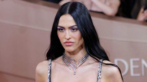 Дочь популярной телеведущей обнажила ягодицы для журнала