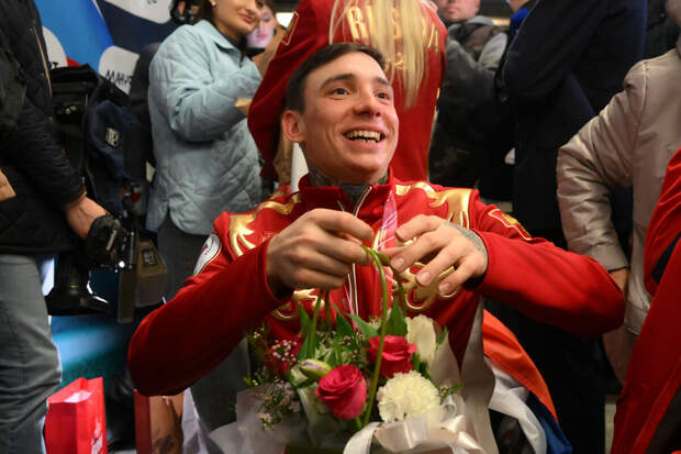 Активисты МГЕР встретили российских паралимпийцев в Москве