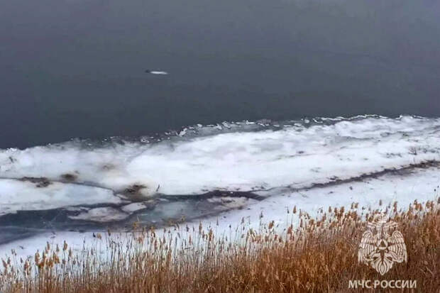 В Астраханской области ребенок провалился под лед