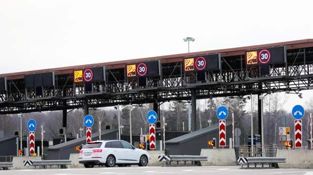 Пункт оплаты проезда на трассе М-11 «Москва-Санкт-Петербург»