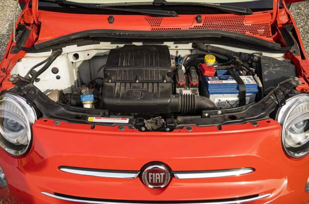 Пляжный Fiat 500 Jolly Conversion 2010 года с плетёным интерьером