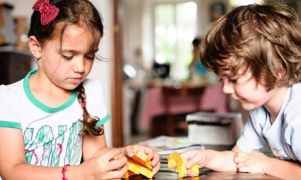 Почему ребенку с РАС важно общаться со сверстниками, и что должны знать нейротипичные дети