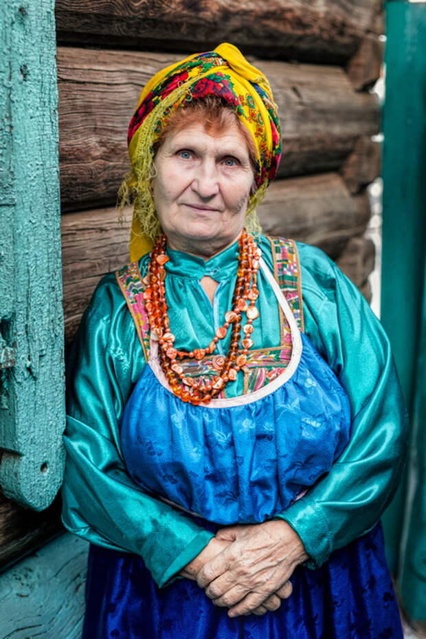 Женщина из рода старообрядцев семейских, Бурятия. Женщина из рода старообрядцев семейских, Бурятия.