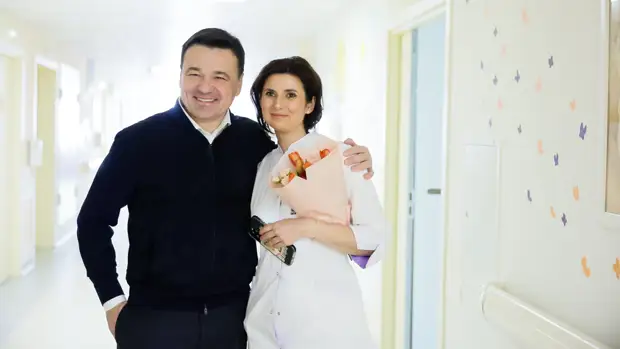 Андрей Воробьев поздравил врачей и пациенток Наро-Фоминского перинатального центра с 8 Марта