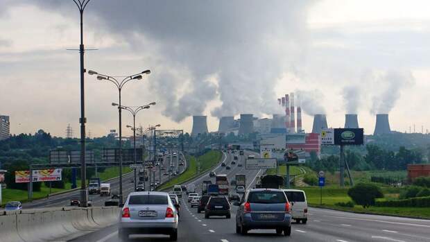 Сгоревшая дотла ГАЗель парализовала движение на севере МКАД