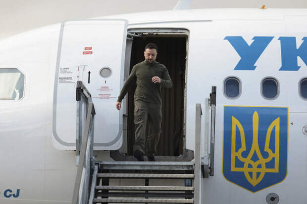 «Welcome to London»: Зеленского вновь никто не встретил у трапа самолёта (ВИДЕО)