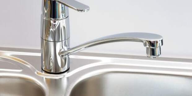 Вода вернулась на десятый этаж: как прокуратура заставила «Примводоканал» исправить роковую ошибку