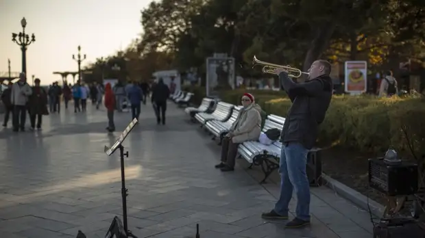 Названы самые популярные города для отдыха осенью