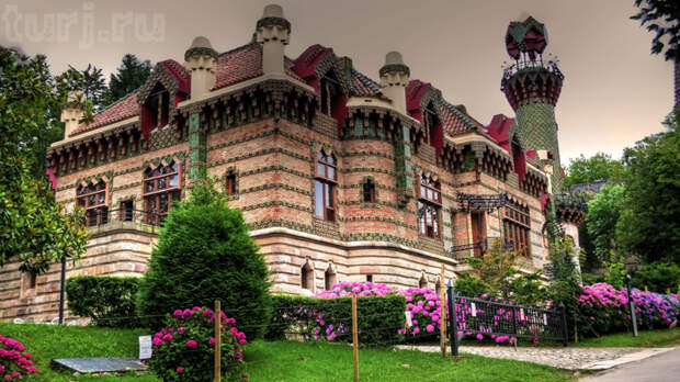 Испания, Комильяс, Capricho de Gaudi, Эль Капричо, Антонио Гауди, необычные дома, творения Гауди, достопримечательности Испании, необычные строения, архитектура Испании, Гауди, Испания достопримечательности, дома Гауди