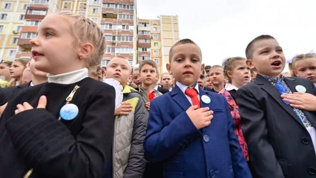 Украинские дети встречают Новый год с песней 