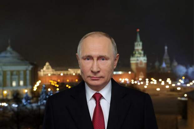 Путин поздравляет с 2019 годом.png