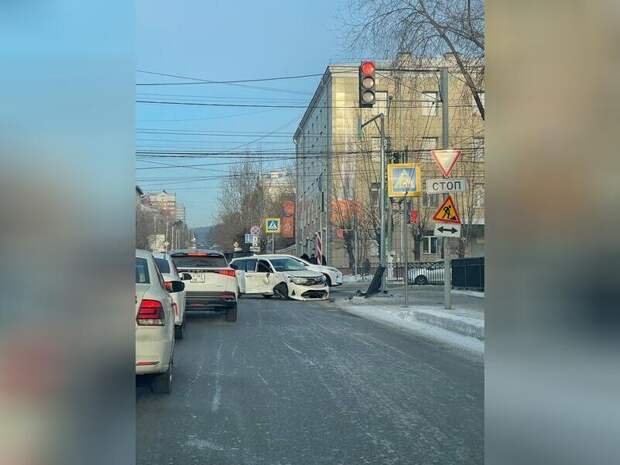 Один человек пострадал в ДТП с такси в центре Читы