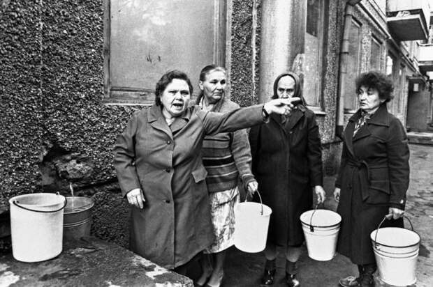 СССР на излёте: Правдивая советская реальность 1990-х в объективе неизвестного фотографа