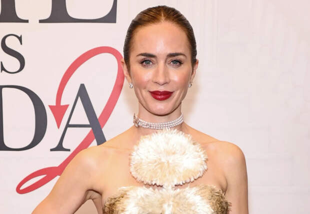 "Оторвана от реальности". Эмили Блант раскритиковали за совет не думать о деньгах