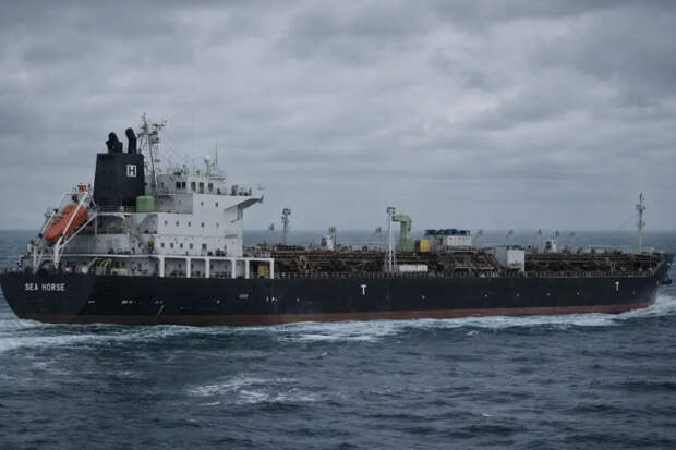 «Прорыв блокады»: Загруженный российским газойлем танкер взял курс на Кубу