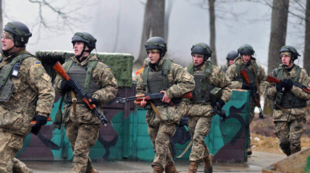 СМИ: Силовики грабят население в Авдеевке под предлогом военного положения СМИ: Силовики грабят население в Авдеевке под предлогом военного положения
