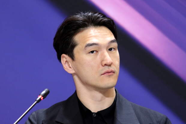 Стало известно об отказе комика Сабурова от российского гражданства