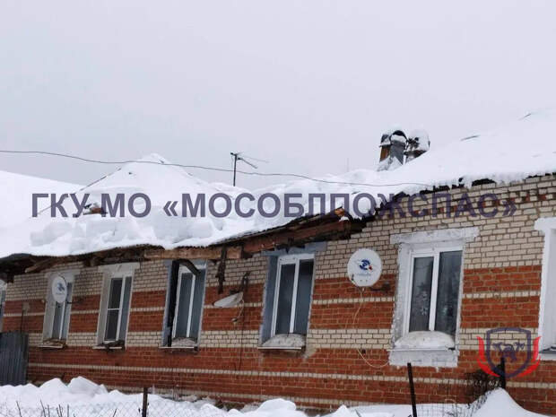 Четыре крыши обрушились из-за снега в Подмосковье