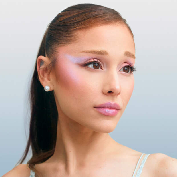 Ариана Гранде анонсировала новый альбом Petal