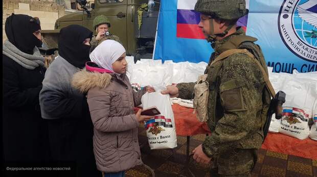 Российские военные доставили партию гумпомощи в район города Алеппо в Сирии