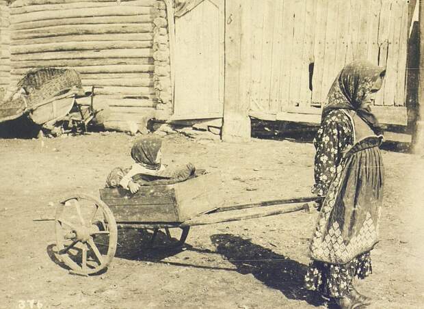Нянька. Неизвестный автор, 1900 - 1905 год, Оренбургская губ., Кунсткамера.  