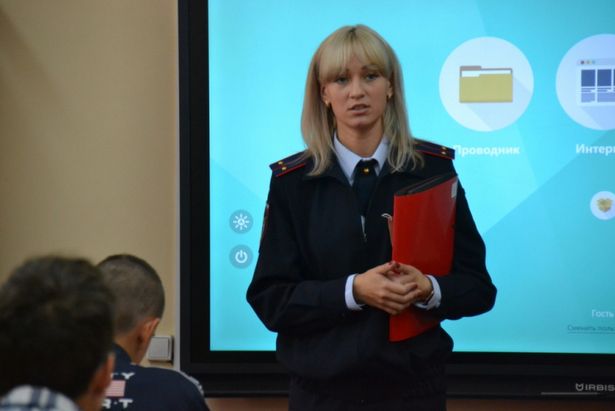 Сотрудники полиции побеседовали со школьниками о поведении в социальных сетях Сотрудники полиции побеседовали со школьниками о поведении в социальных сетях