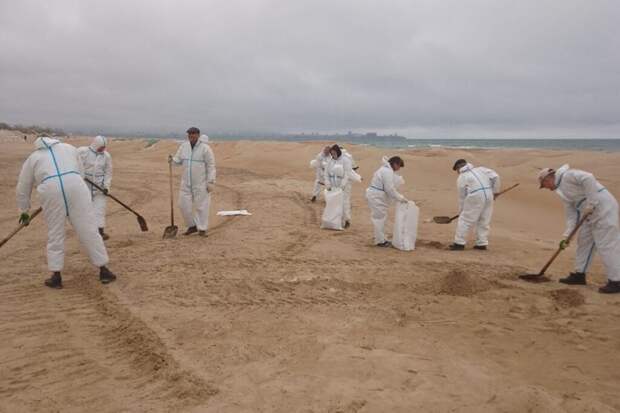 Туристы заполнили пляжи Анапы