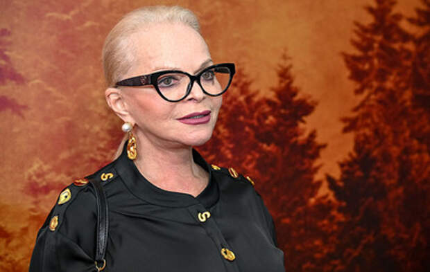 Потерявшая квартиру и деньги Лариса Долина вынуждена в 70 лет вкалывать без выходных