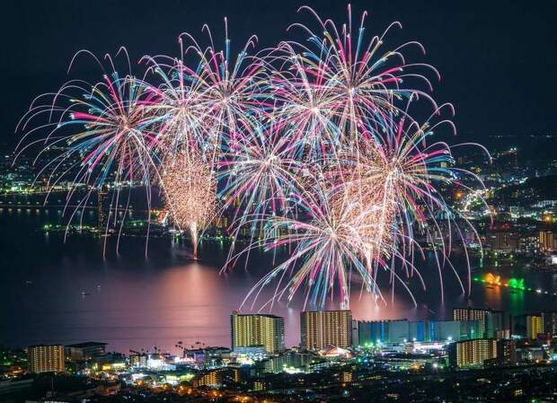 The Japanese Photographer Keisuke Captures The Beauty Of Fireworks In Japan