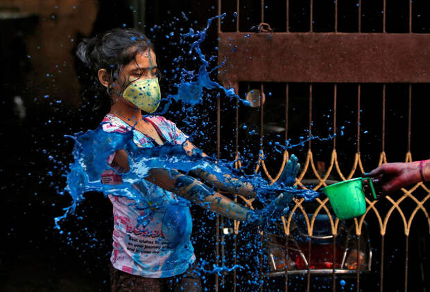 В Индии прошел фестиваль красок Холи 