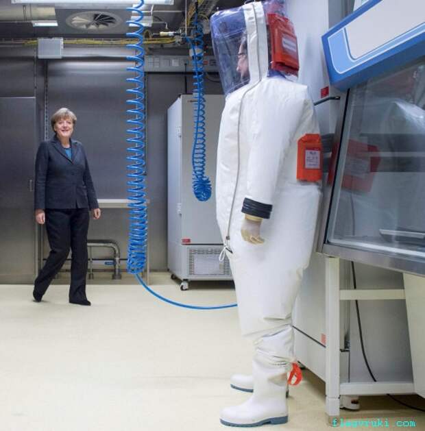Канцлер Германии Ангела Меркель посетила новую сверхсекретную лабораторию в Институте имени Роберта Коха, Берлин.