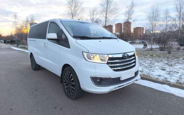 Названа цена пассажирского минивэна Sollers SF1. Он одобрен для работы в такси