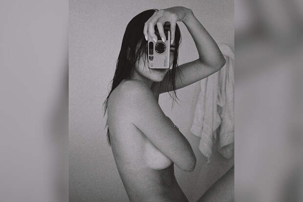 Модель Кендалл Дженнер опубликовала фото без одежды