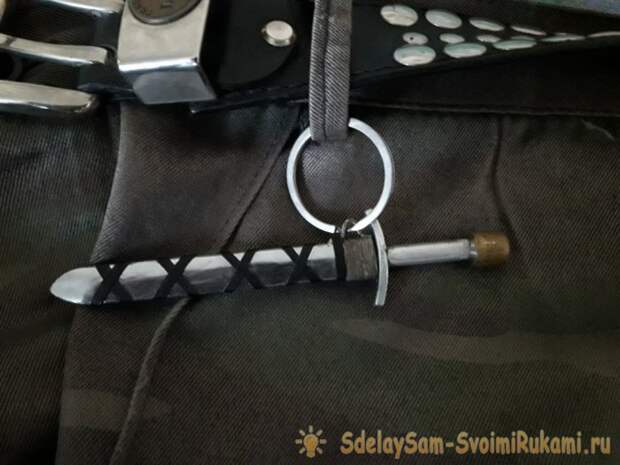 Оригинальные брелоки своими руками