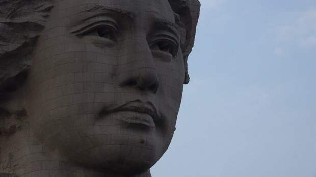 В Китае построили огромную голову Мао к 116 дню рождения вождя в мире, голова, китай, мао, скульптура, статуя