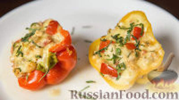 Фото к рецепту: Фаршированные перцы с куриным мясом