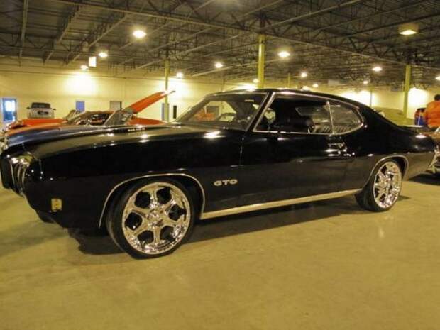 Конфисковали гараж на 10 млн. долларов (21 фото) Конфисковали гараж на 10 млн. долларов (21 фото)