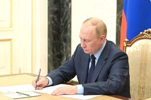 Путин наградил коллектив московского метрополитена орденом