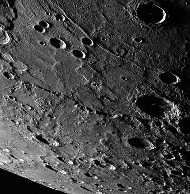 Поверхность Меркурия, покрытая кратерами загадки, исследования, космос, меркурий, мир, планета, планеты, ученые