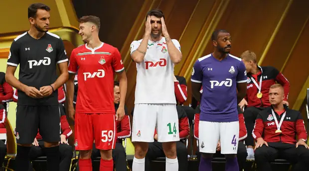 Золотые медали, форма с зелёной полосой и благодарность Сёмину: «Локомотив» провёл встречу с болельщиками