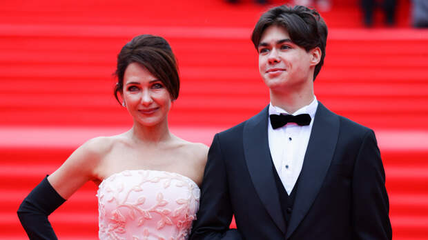 Лучший тандем: Екатерина Климова вышла на красную дорожку ММКФ с красавцем-сыном