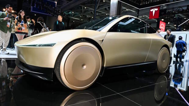 Маск объявил о запуске производства роботакси