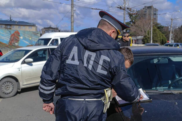 В Симферопольском районе поймали гонявшего без прав школьника