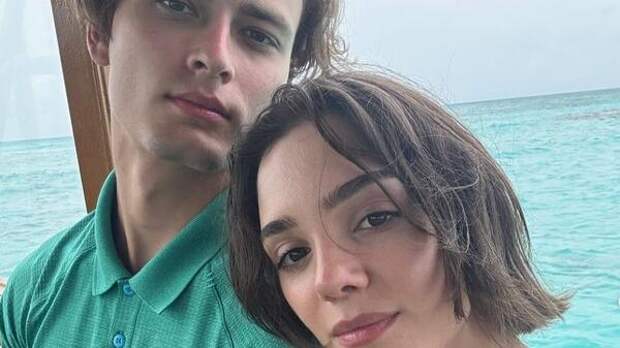 Евгения Медведева показала примерку свадебного платья — брак с Гайнутдиновым не за горами