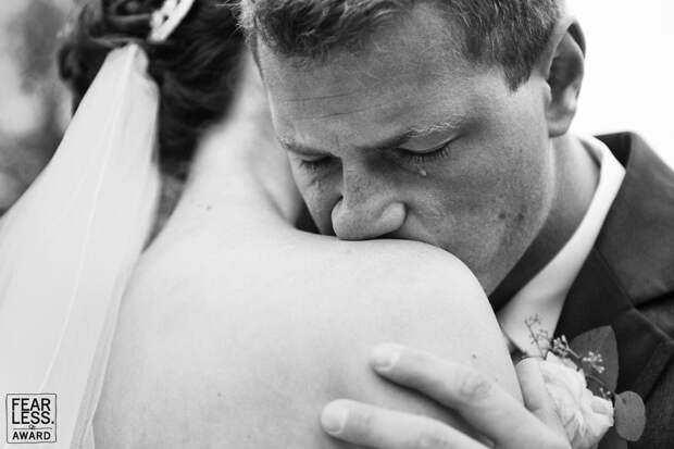 https://static.boredpanda.com/blog/wp-content/uploads/2018/12/best-wedding-photos-2018-fearless-awards-photography-5-5c18ab739bbc1__880.jpg
