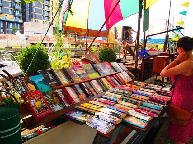 Из такого книжного не выйдешь без покупки