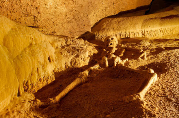 Актун-Туничиль-Мукналь - пещера в Белизе.