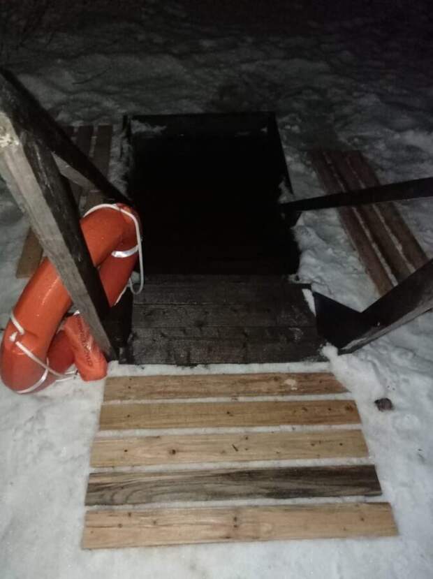 Глава округа в Тверской области приехала ночью к крещенской проруби