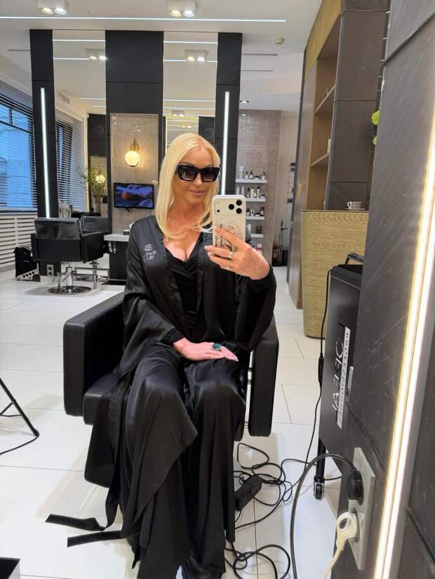 Анастасия Волочкова сообщила, что впервые за долгое время решилась на смену образа